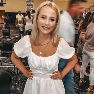 Meet your Posher, Mia